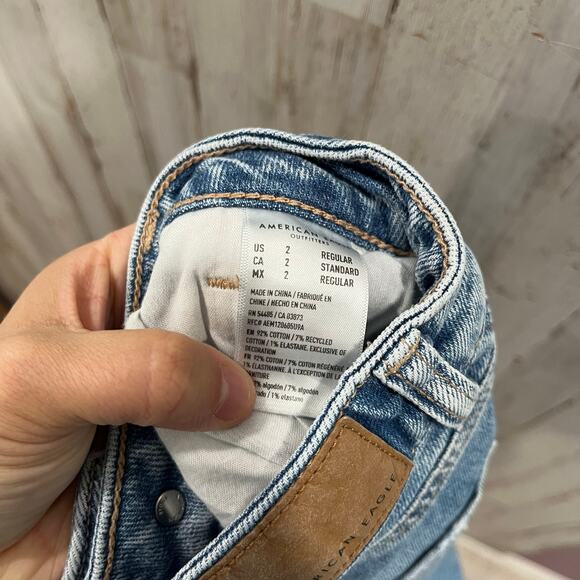 American Eagle Destroyed High Rise Mom Jeans Stretch Womens Size 2 - Picture 6 of 9
